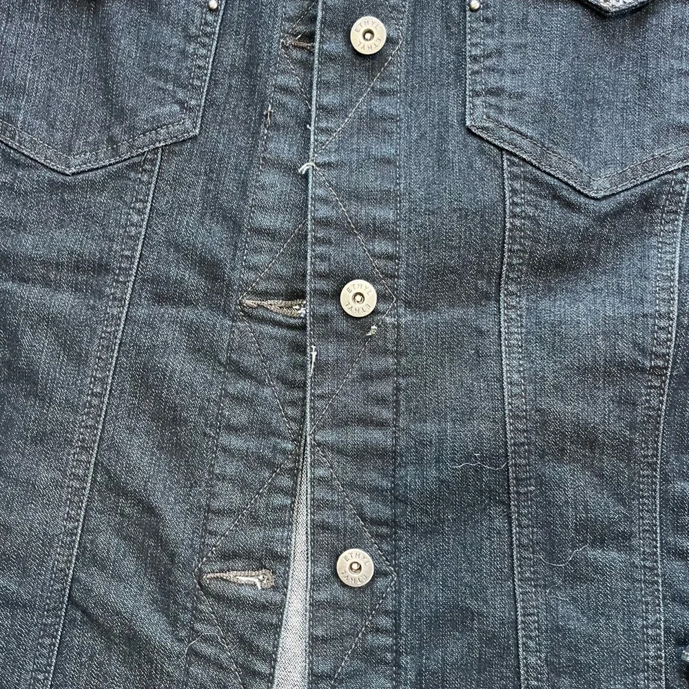 Denim Jean jacket with lots of bling, new without tags - Picture 6 of 12